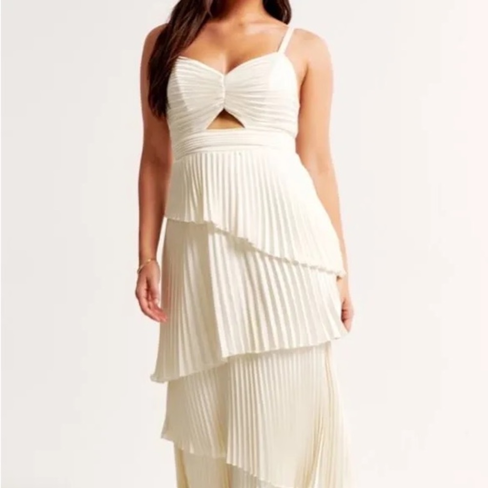 Elegant Cream Pleated Skirt